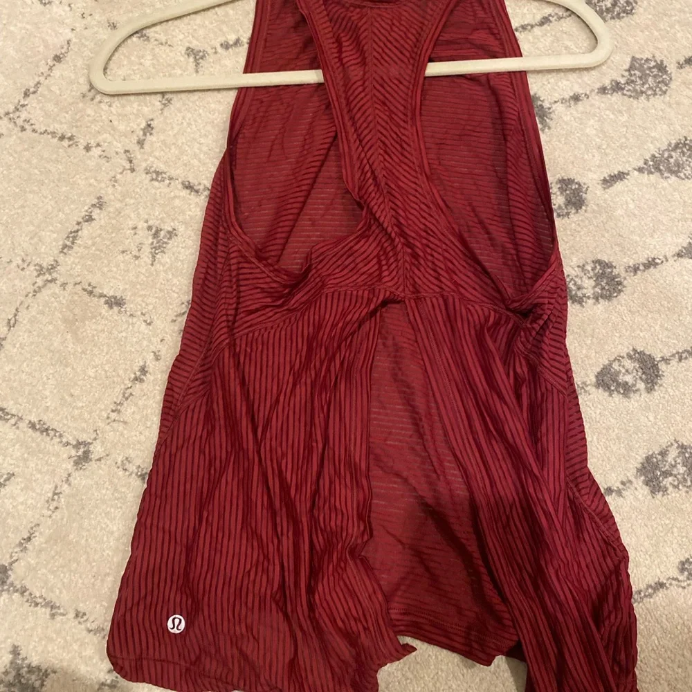 Lululemon 3 pack tops | red, blue & green | size6 - Picture 9 of 9